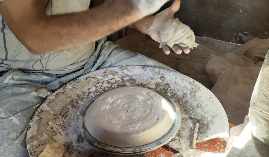 Pourquoi offrir un cadeau artisanal fait main ? Pour offrir du sens, de l’émotion et soutenir un artisanat responsable.